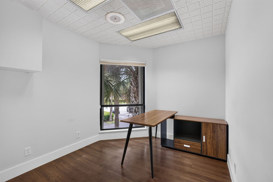 More Photos Of 3355 Burns Rd, Palm Beach Gardens Medical For Lease