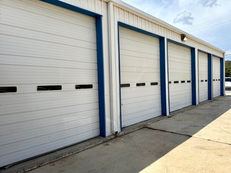 More Photos Of 1830 Jackson Keller Rd, San Antonio Warehouse For Sale