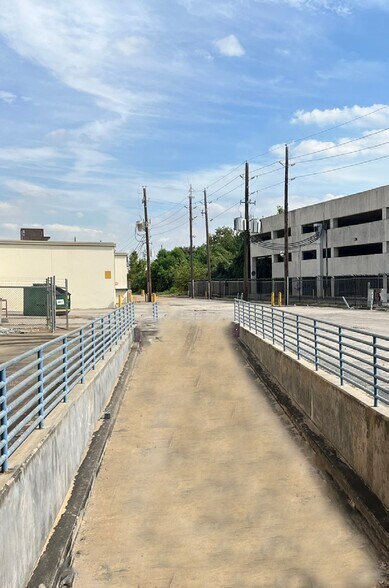 More Photos Of 251 W Greens Rd, Houston Department Store For Sale
