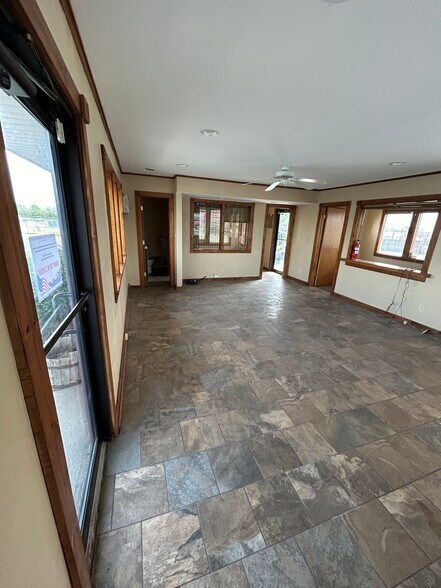 More Photos Of 4343 S Limit Ave, Sedalia Office For Lease