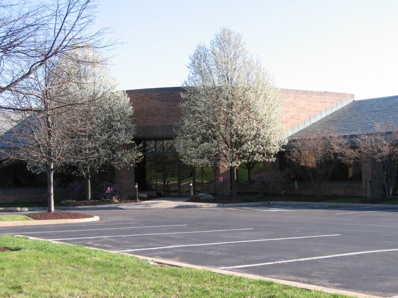 More Photos Of 1685 Valley Center Pky, Bethlehem Office For Lease