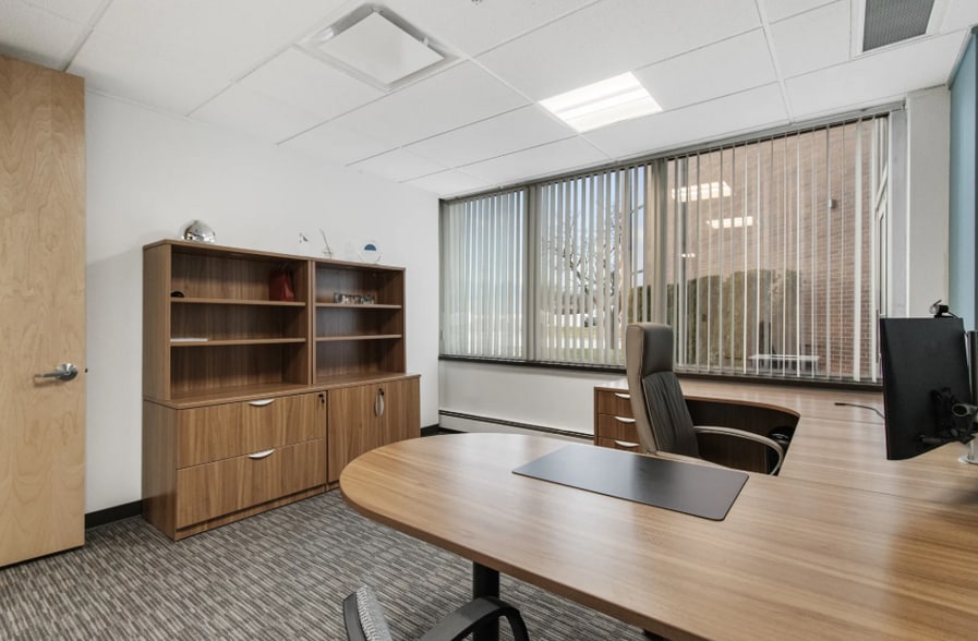 More Photos Of 2855 Coolidge Hwy, Troy Office For Lease