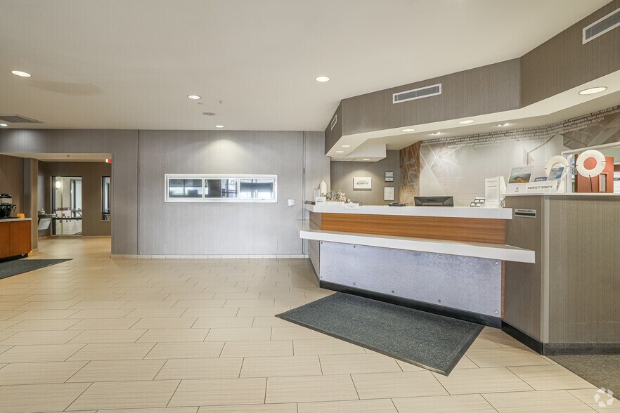 More Photos Of 450 Center Dr, Grand Rapids Hotel For Sale