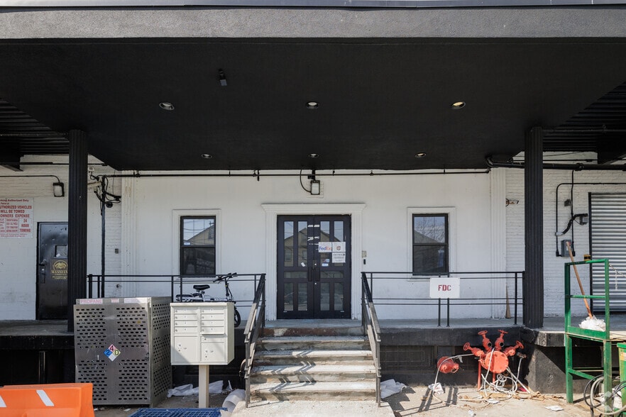 More Photos Of 1000 Jefferson Ave, Elizabeth Distribution For Lease