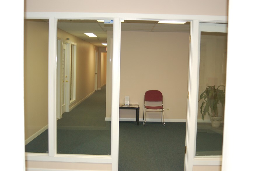 More Photos Of 400 N Schmidt Rd, Bolingbrook Office For Lease