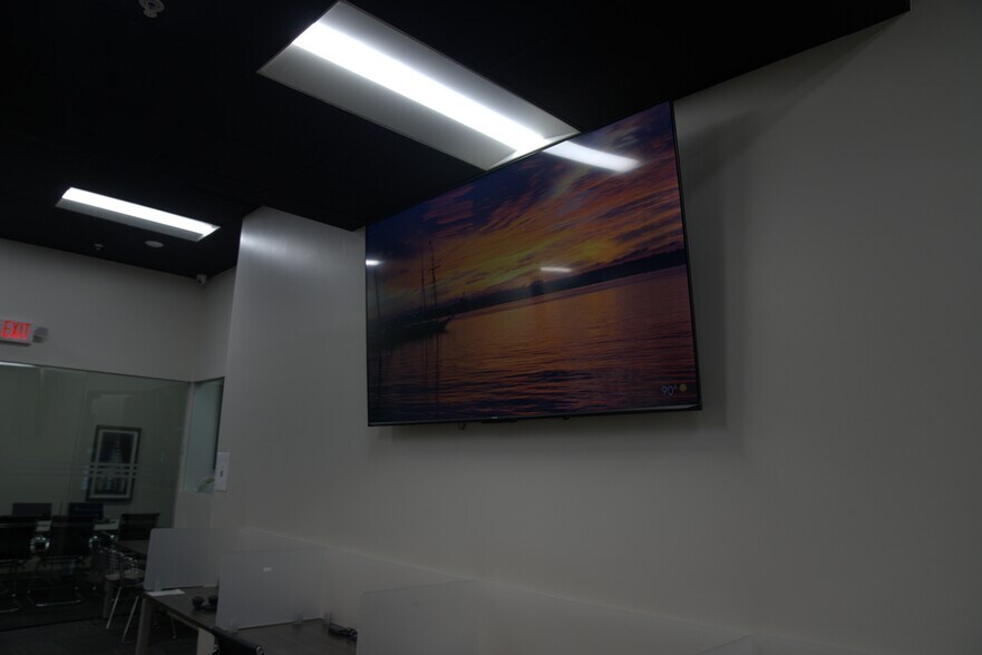 More Photos Of 16101-16173 Biscayne Blvd, North Miami Beach Coworking Space