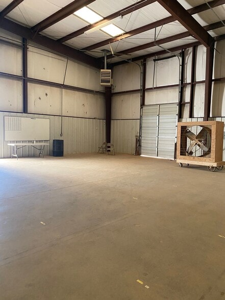 More Photos Of 8248 W Reno Ave, Oklahoma City Warehouse For Lease