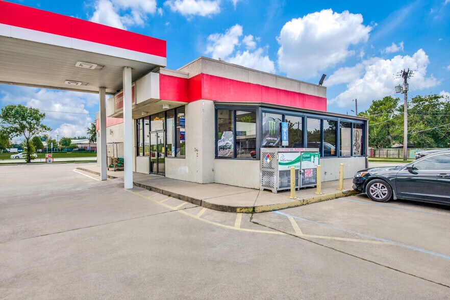 More Photos Of 3628 S Interstate 35 E, Denton Convenience Store For Sale