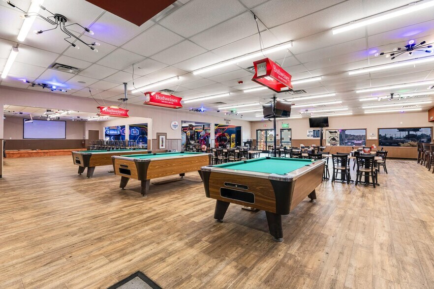 More Photos Of 3610 N Main St, Paris Restaurant For Sale