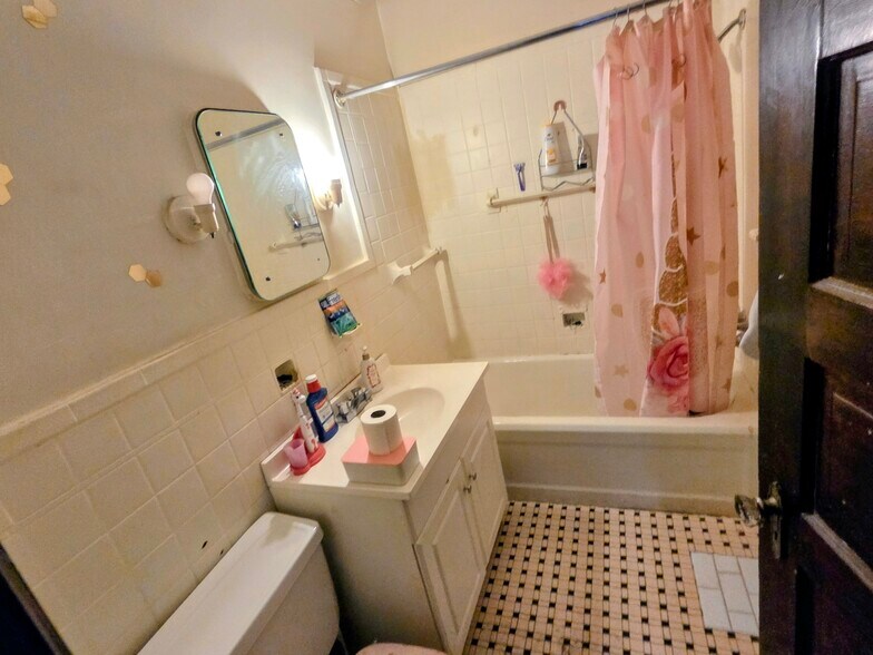 More Photos Of 1611 Franklin Ave, Charleston Apartments For Sale