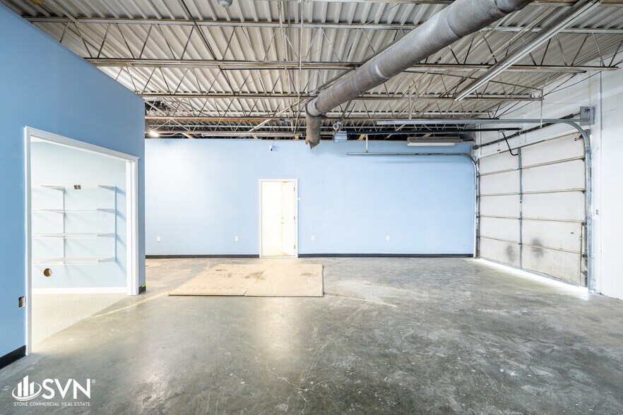 More Photos Of 1095 A Majaun Rd, Lexington Auto Repair For Lease