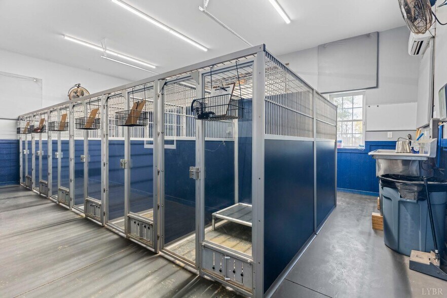 More Photos Of 273 Riverbend Rd, Altavista Showroom For Sale