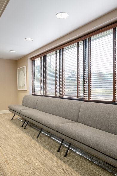 More Photos Of 1213 Culbreth Dr, Wilmington Office For Lease