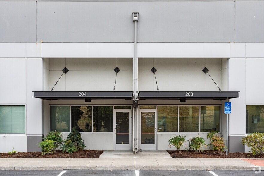 More Photos Of 12055 NE Glenn Widing Dr, Portland Warehouse For Lease