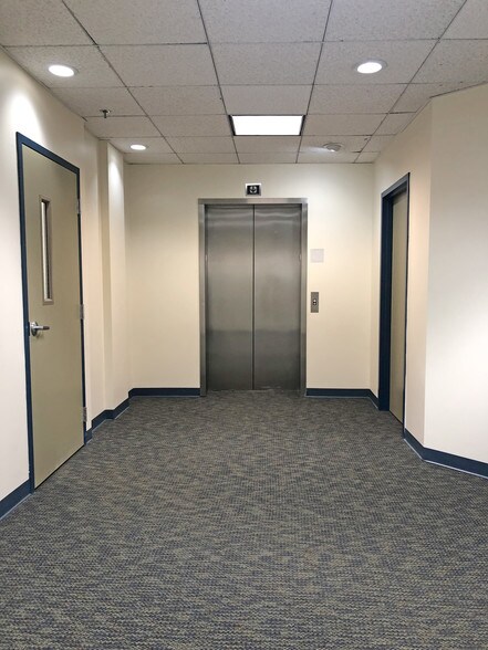 More Photos Of 7 Henry Clay Dr, Merrimack Office For Lease