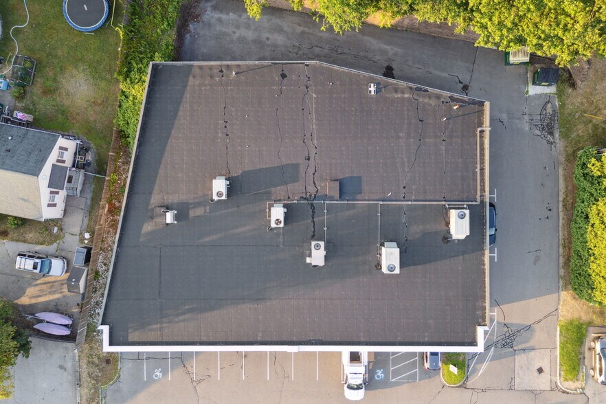 More Photos Of 902-908 S Willow St, Manchester Freestanding For Lease