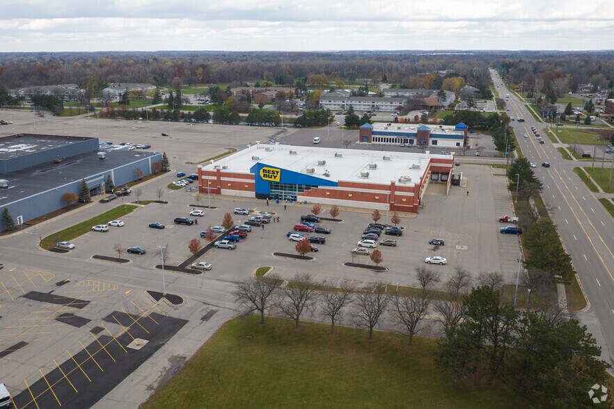 More Photos Of 5216 W Saginaw Hwy, Lansing Freestanding For Lease