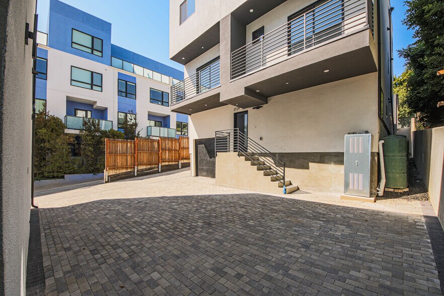 More Photos Of 2129 Aaron St, Los Angeles Apartments For Sale