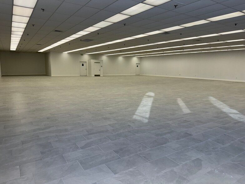 More Photos Of 1657 Cassopolis St, Elkhart Freestanding For Lease