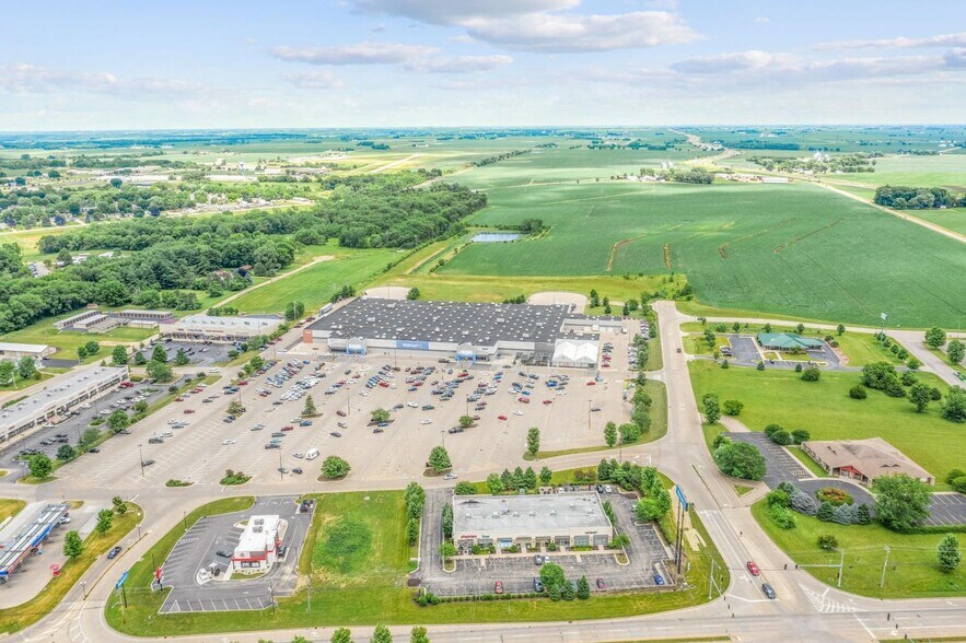 More Photos Of 1672-1684 S Galena Ave, Dixon Unknown For Lease