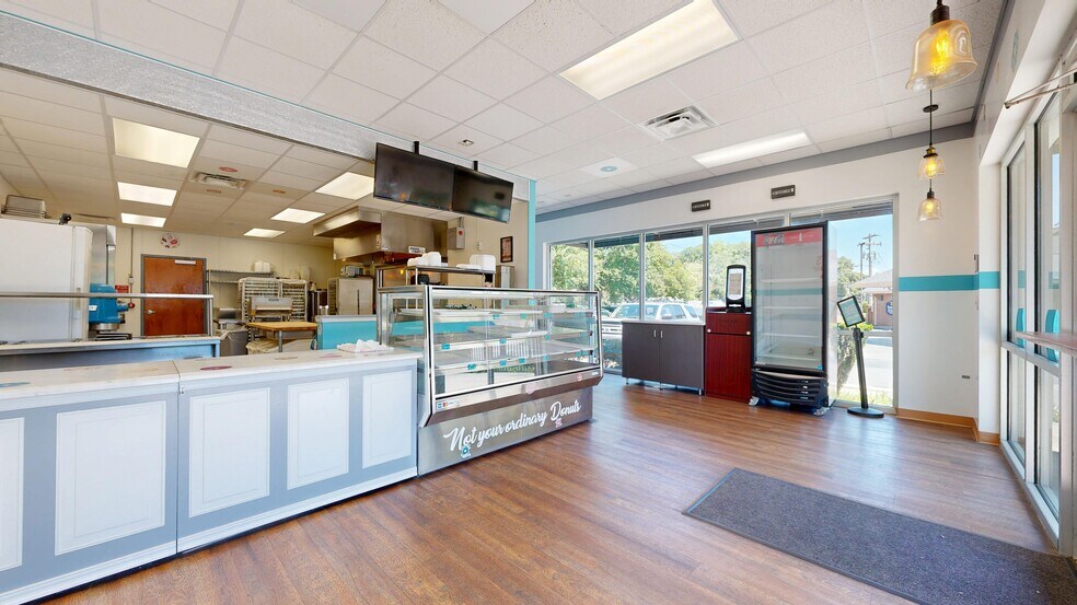 More Photos Of 400 Dobys Bridge Rd, Fort Mill Storefront Retail Office For Lease