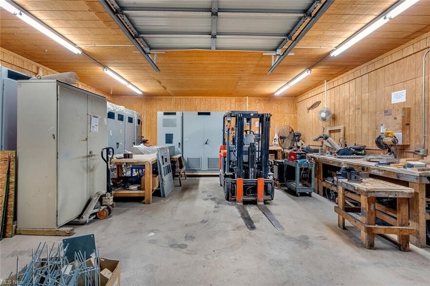 More Photos Of 10725 Struthers Rd, New Middletown Flex For Sale