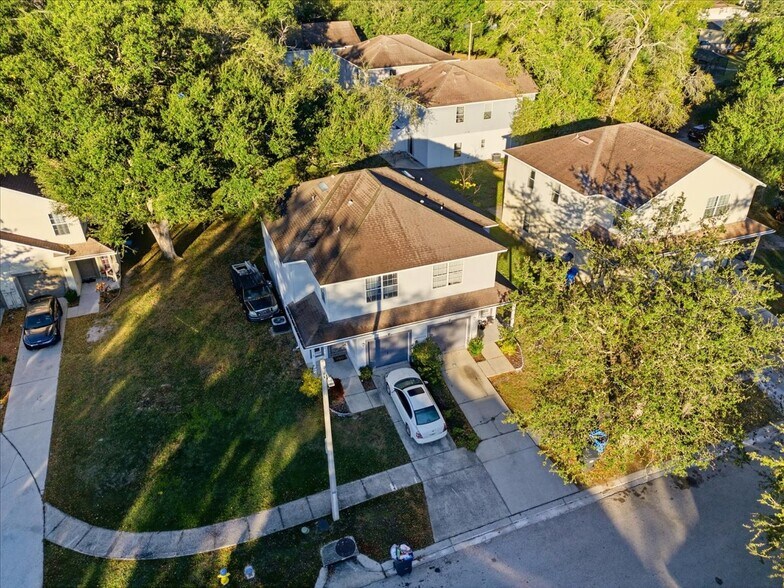 More Photos Of 5001 Beechcraft Way, Seffner Apartments For Sale