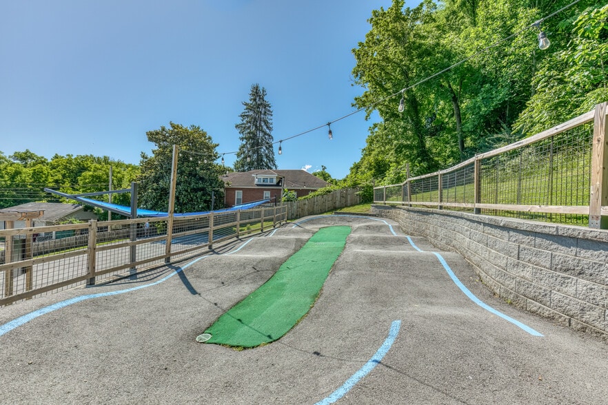 More Photos Of 640 E Maple St, Johnson City Bar For Sale