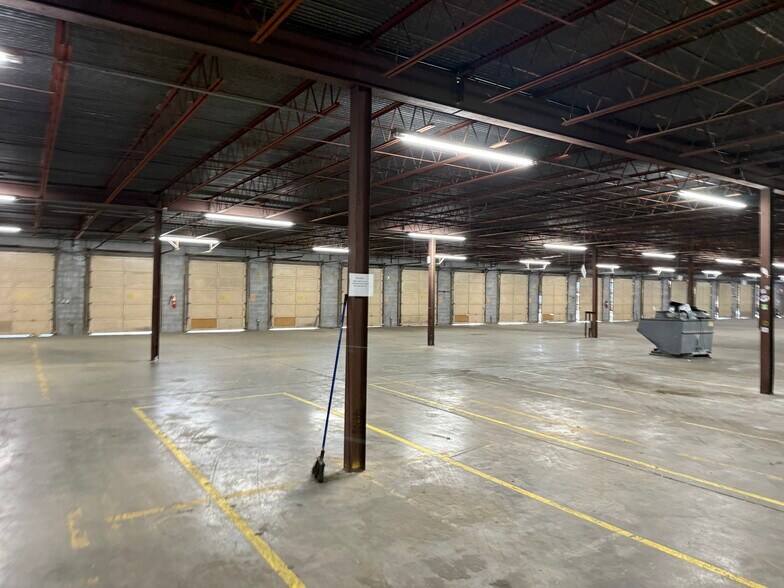 More Photos Of 900-920 W Fairfield Rd, High Point Warehouse For Lease
