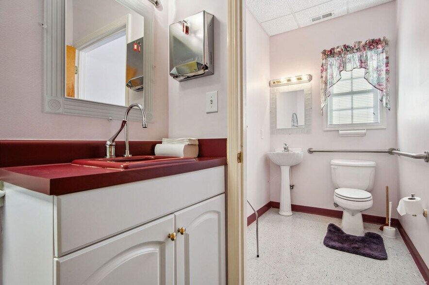 More Photos Of 43 Office Park Dr, Jacksonville Medical For Lease