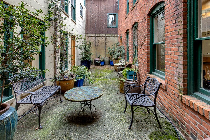 More Photos Of 1124 Eastlake Ave E, Seattle Loft Creative Space For Lease