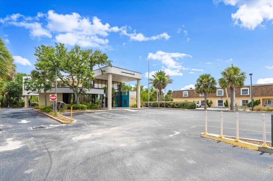 More Photos Of 128 E Granada Blvd, Ormond Beach Medical For Sale