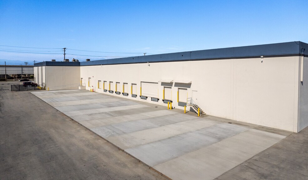 More Photos Of 2522 E 37th St, Vernon Distribution For Lease