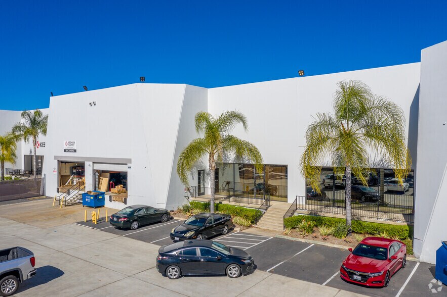 More Photos Of 8960 Carroll Way, San Diego Warehouse For Lease