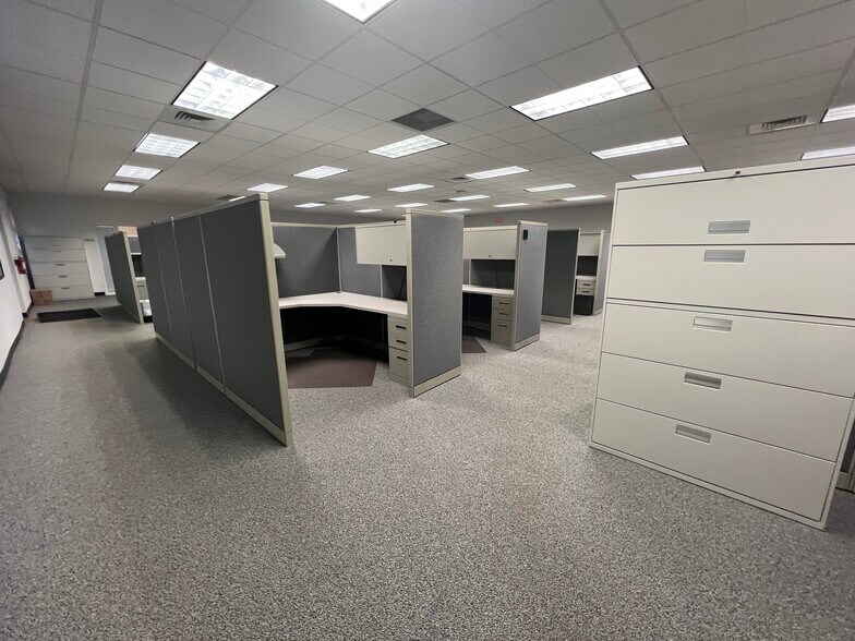 More Photos Of 2810 Meredyth Dr, Albany Medical For Lease