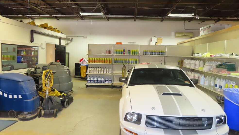 More Photos Of 108 Grant Ave, Plainfield Light Distribution For Lease