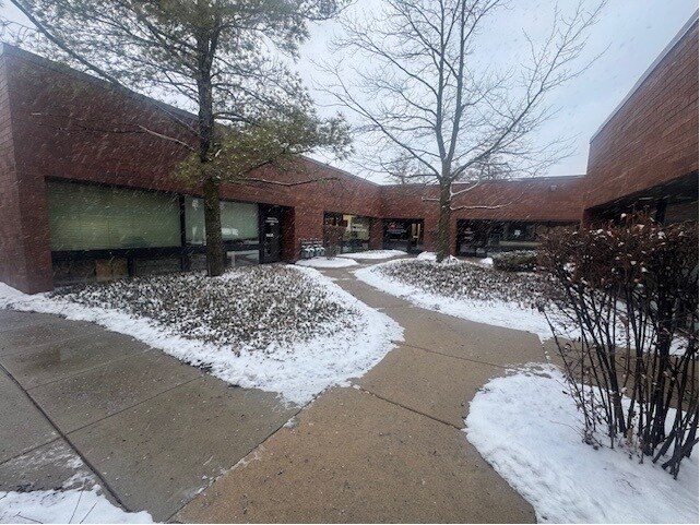 More Photos Of 943 N Plum Grove Rd, Schaumburg Medical For Sale