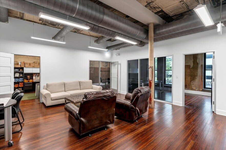 More Photos Of 901 Houston St, Fort Worth Office For Lease