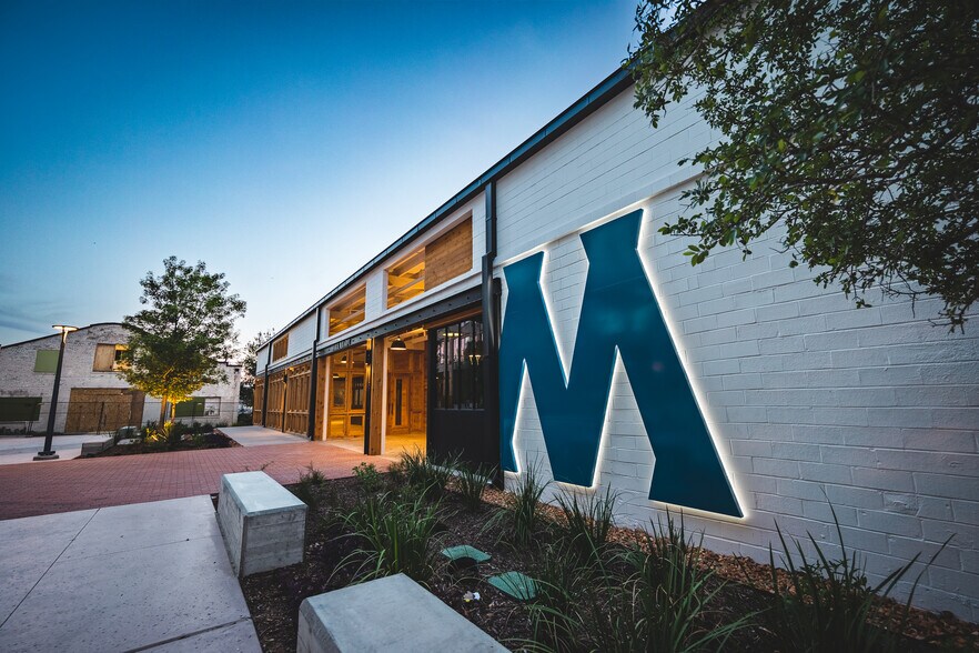 More Photos Of 711 Broadway St, San Antonio Office For Lease