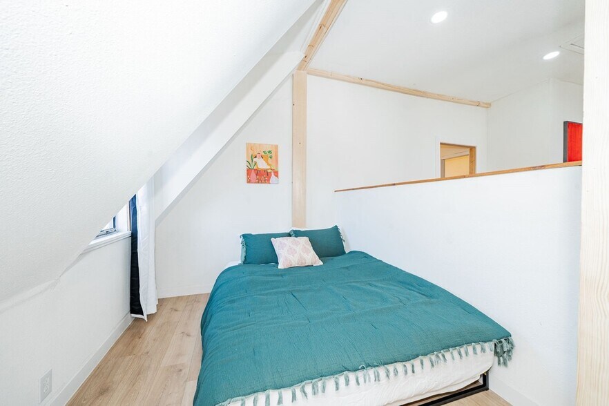 More Photos Of 691 Bear Rd, Van Alstyne Specialty For Sale