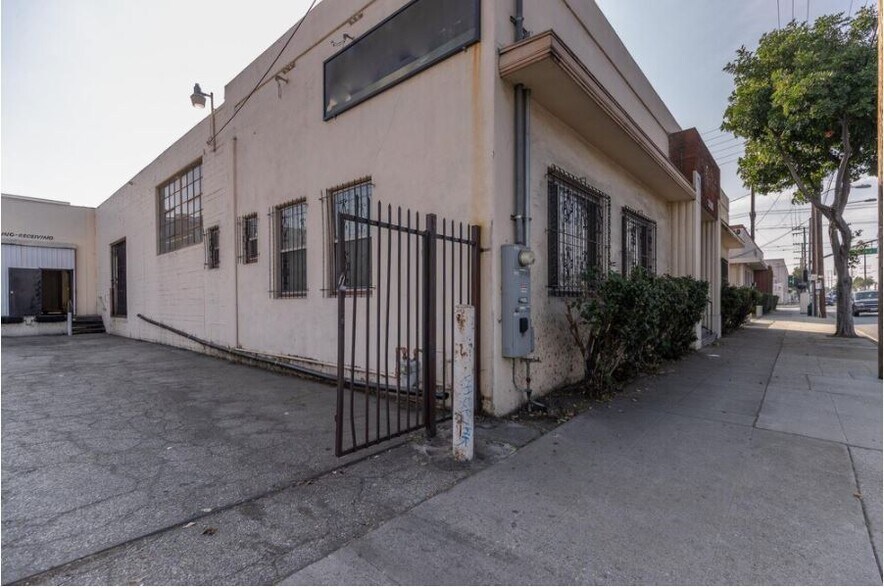 More Photos Of 3310 Leonis Blvd, Los Angeles Warehouse For Lease