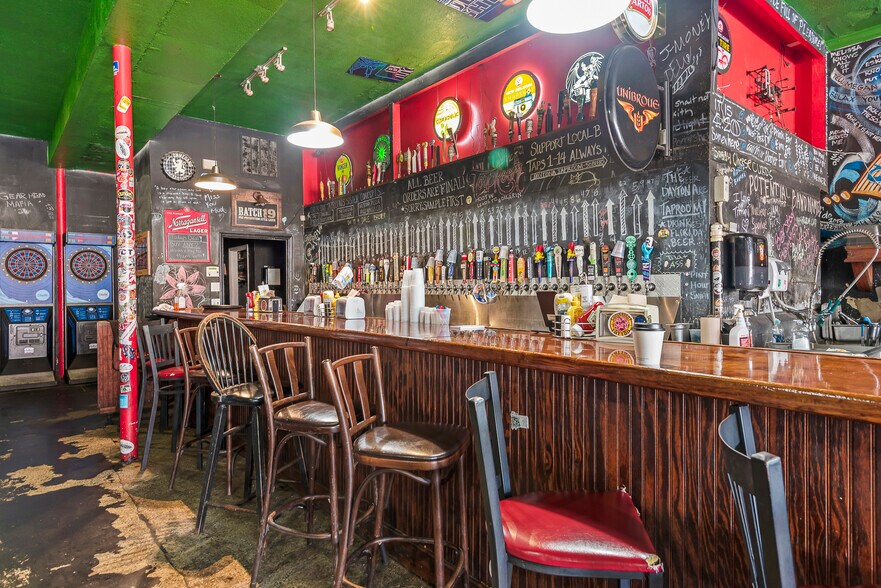 More Photos Of 310 Seabreeze Blvd, Daytona Beach Storefront For Sale