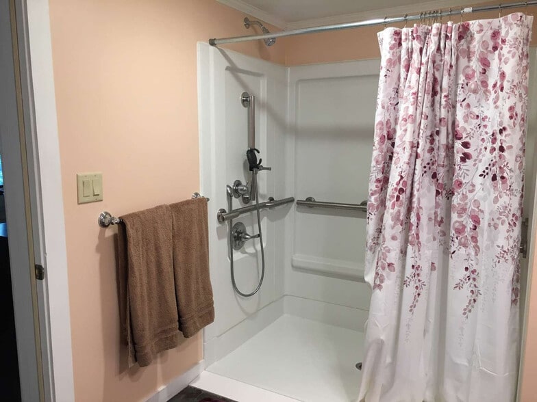 More Photos Of 446 Maples Rd, Milford Hotel For Sale