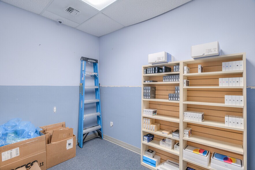More Photos Of 1565 NE 3rd St, Prineville General Retail For Lease