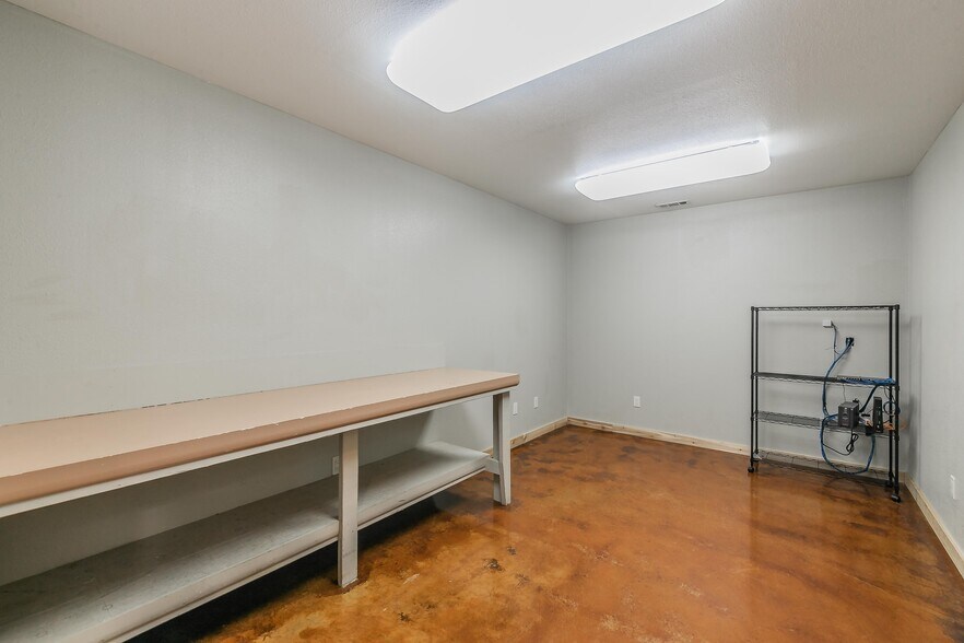 More Photos Of 327 County Road 4851, Newark Industrial For Lease