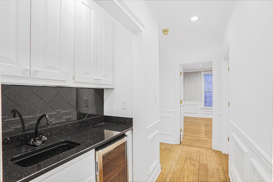 More Photos Of 541 Village Ter, Marietta Loft Creative Space For Lease