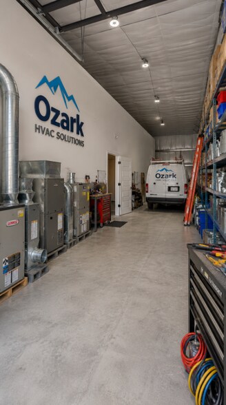 More Photos Of 201 Blue Sky ln, Hollister Flex For Lease