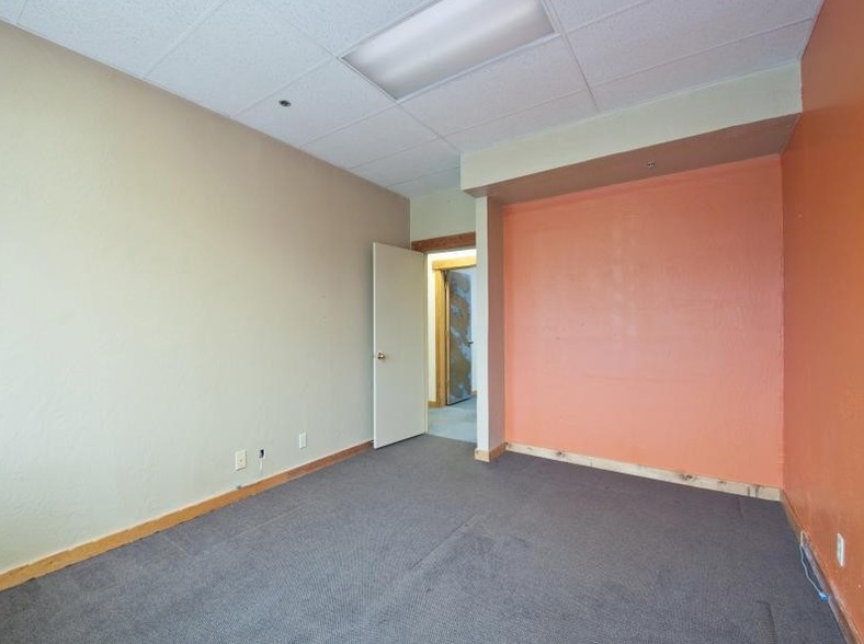 More Photos Of 1821 Sidewinder Dr, Park City Storefront Retail Office For Sale