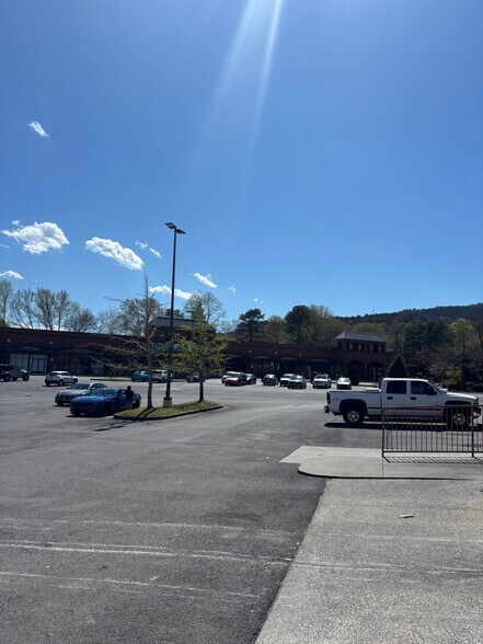 More Photos Of 1001 Market St, Dalton Unknown For Lease