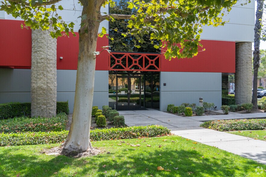 More Photos Of 14035-14045 Pipeline Ave, Chino Warehouse For Lease